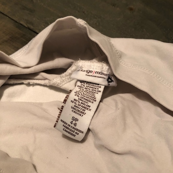 White maternity shorts - Picture 2 of 3